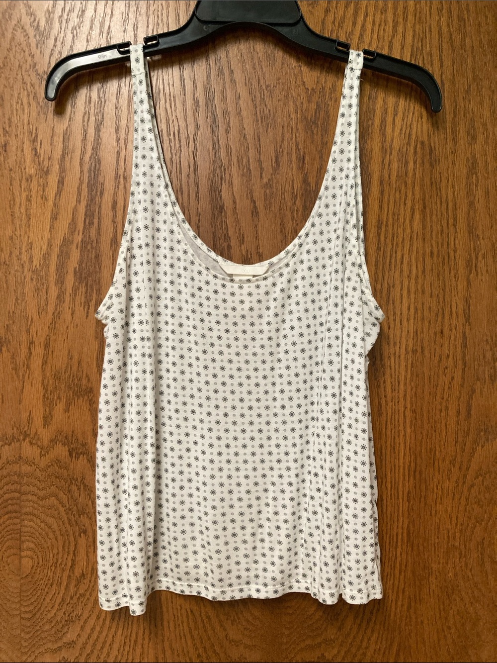 H&M Off White Scoop Neck Flowy Tank Top